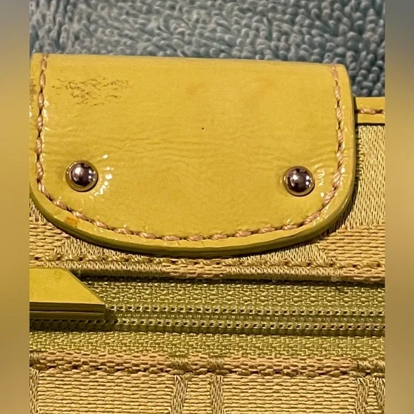 Coach Signature Wallet - Picture 12 of 15